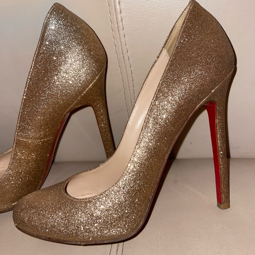 Last chance - Christian Louboutins Gold Glitter Gorgeous Heels